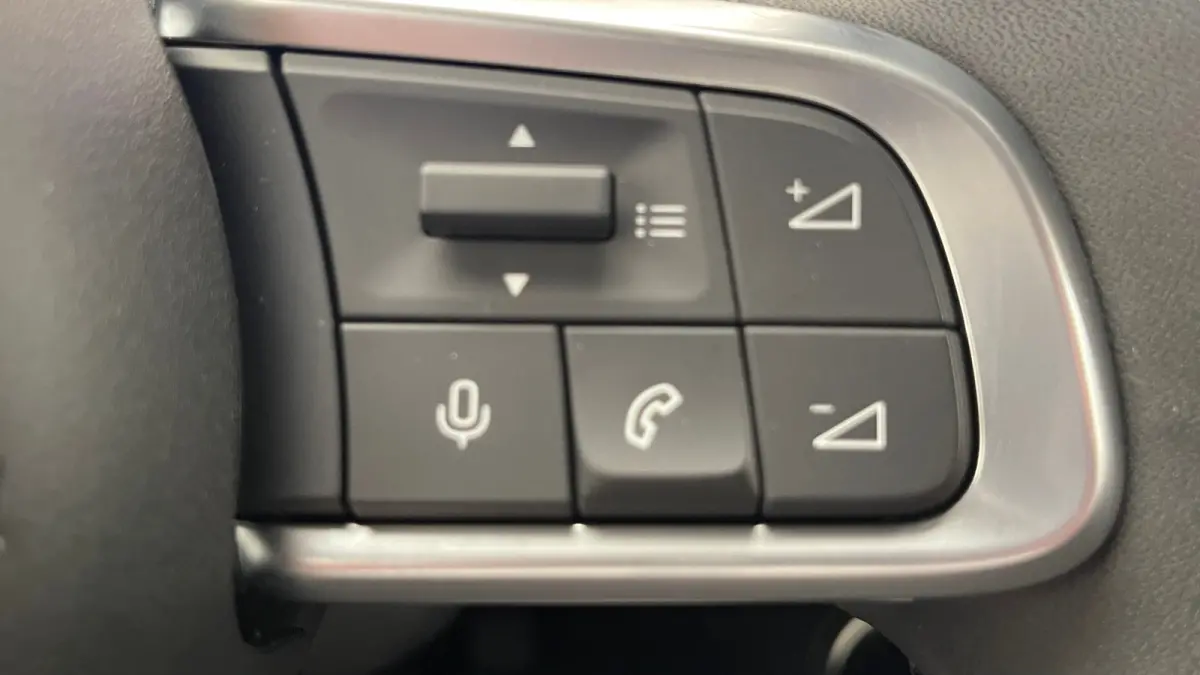 Summit 54 kWh 18"Lichtmetaal | Adaptive Cruise | Climate Controle | Keyless Start | Carplay | LED | Digitaal Dashboard | Achteruitrijcamera | Airco (automatisch) | Cruise control adaptief