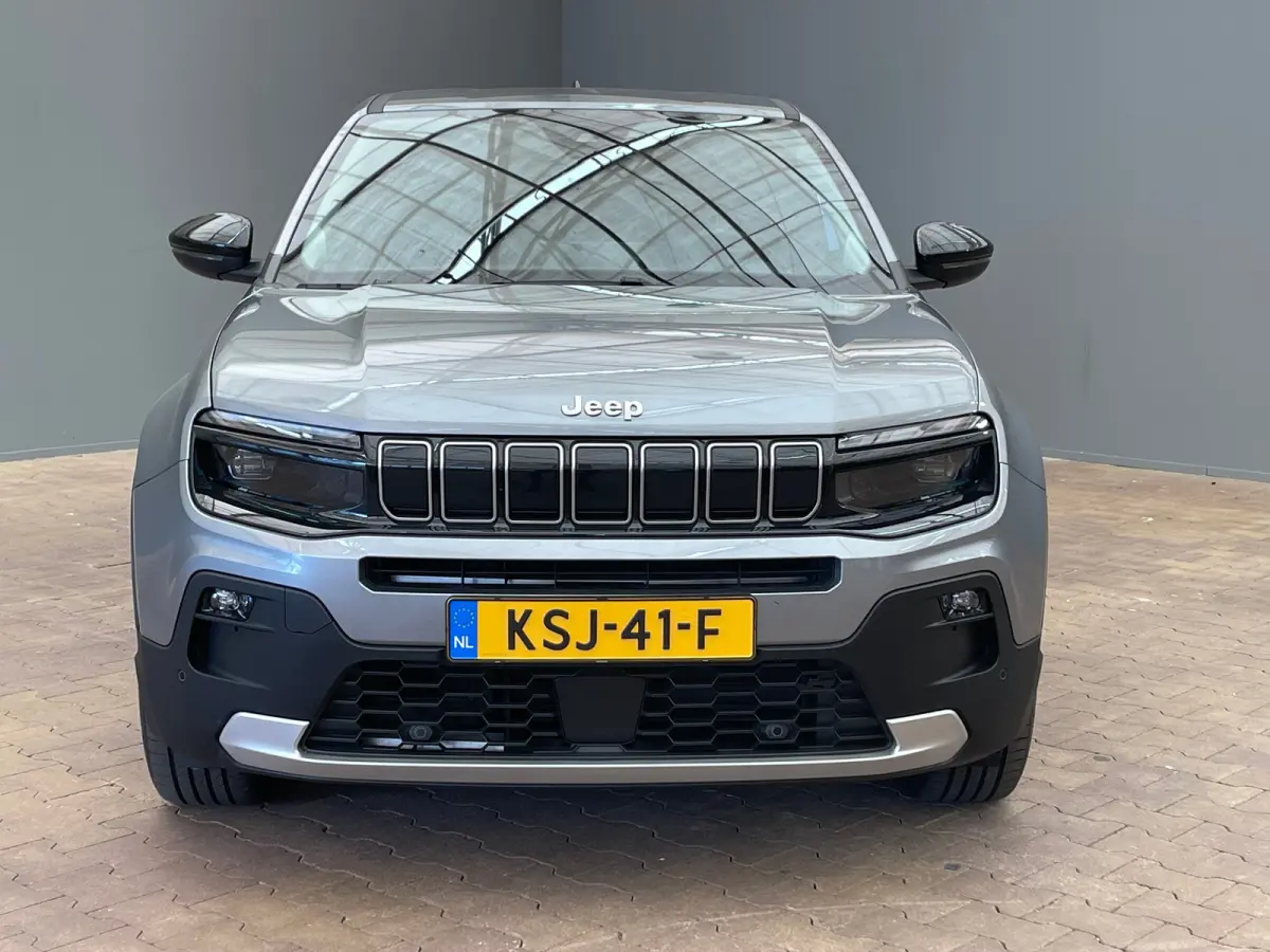 Summit 54 kWh 18"Lichtmetaal | Adaptive Cruise | Climate Controle | Keyless Start | Carplay | LED | Digitaal Dashboard | Achteruitrijcamera | Airco (automatisch) | Cruise control adaptief