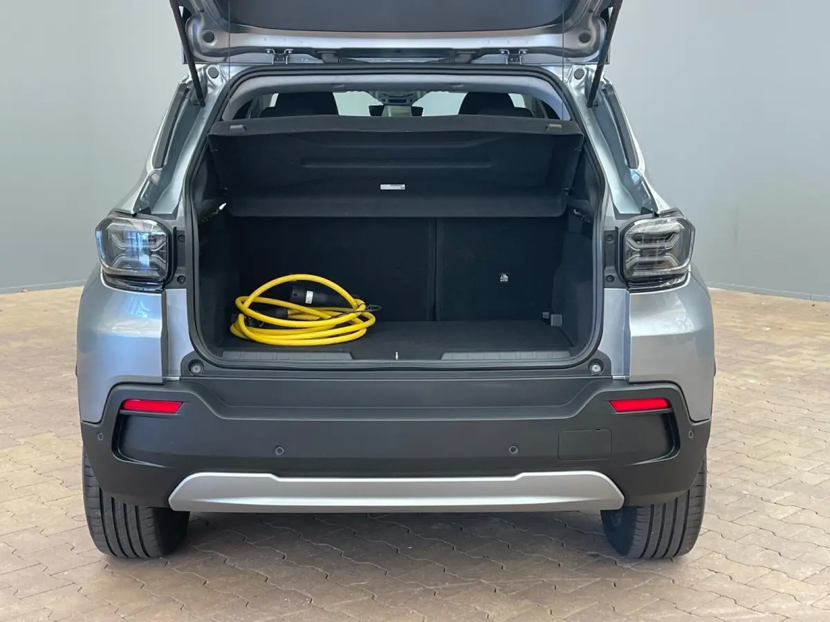 Summit 54 kWh 18"Lichtmetaal | Adaptive Cruise | Climate Controle | Keyless Start | Carplay | LED | Digitaal Dashboard | Achteruitrijcamera | Airco (automatisch) | Apple Carplay/Android Auto