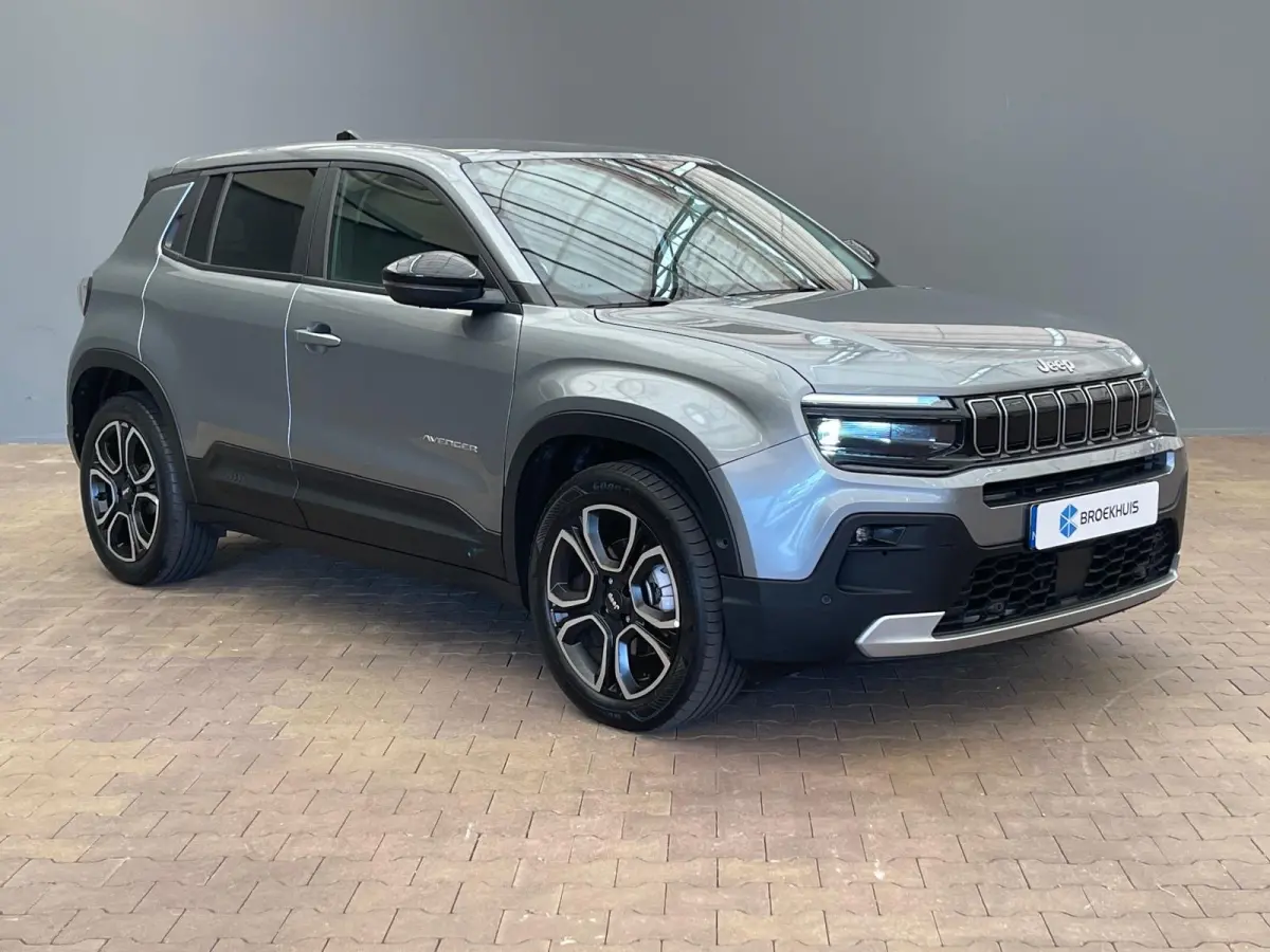 Summit 54 kWh 18"Lichtmetaal | Adaptive Cruise | Climate Controle | Keyless Start | Carplay | LED | Digitaal Dashboard | Achteruitrijcamera | Airco (automatisch) | Apple Carplay/Android Auto