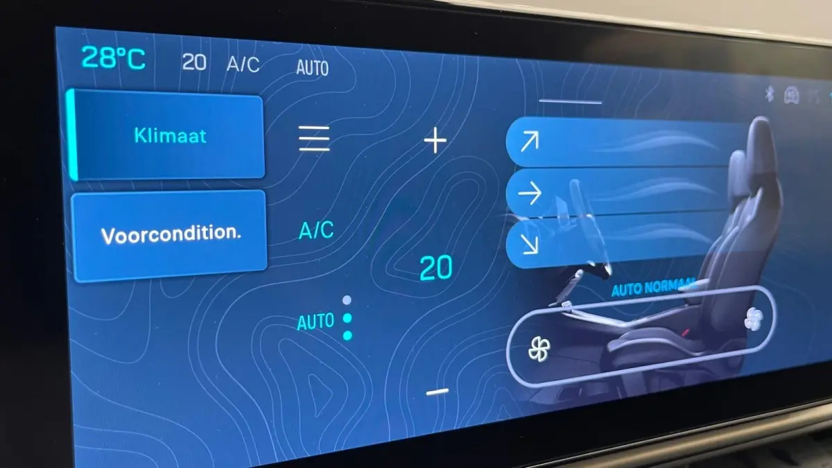 Summit 54 kWh 18"Lichtmetaal | Adaptive Cruise | Climate Controle | Keyless Start | Carplay | LED | Digitaal Dashboard | Achteruitrijcamera | Airco (automatisch) | Apple Carplay/Android Auto