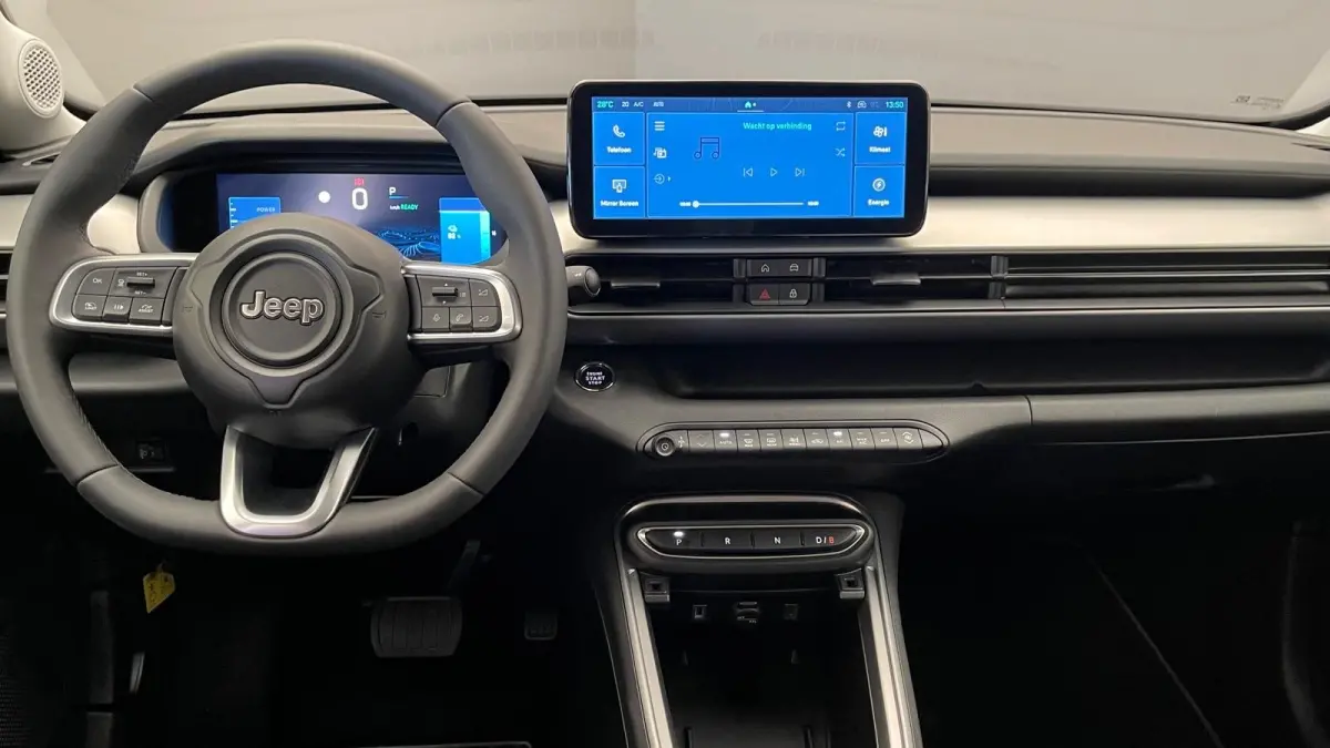 Summit 54 kWh 18"Lichtmetaal | Adaptive Cruise | Climate Controle | Keyless Start | Carplay | LED | Digitaal Dashboard | Achteruitrijcamera | Airco (automatisch) | Apple Carplay/Android Auto