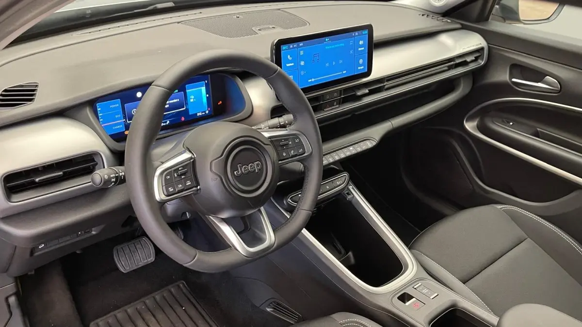 Summit 54 kWh 18"Lichtmetaal | Adaptive Cruise | Climate Controle | Keyless Start | Carplay | LED | Digitaal Dashboard | Achteruitrijcamera | Airco (automatisch) | Apple Carplay/Android Auto