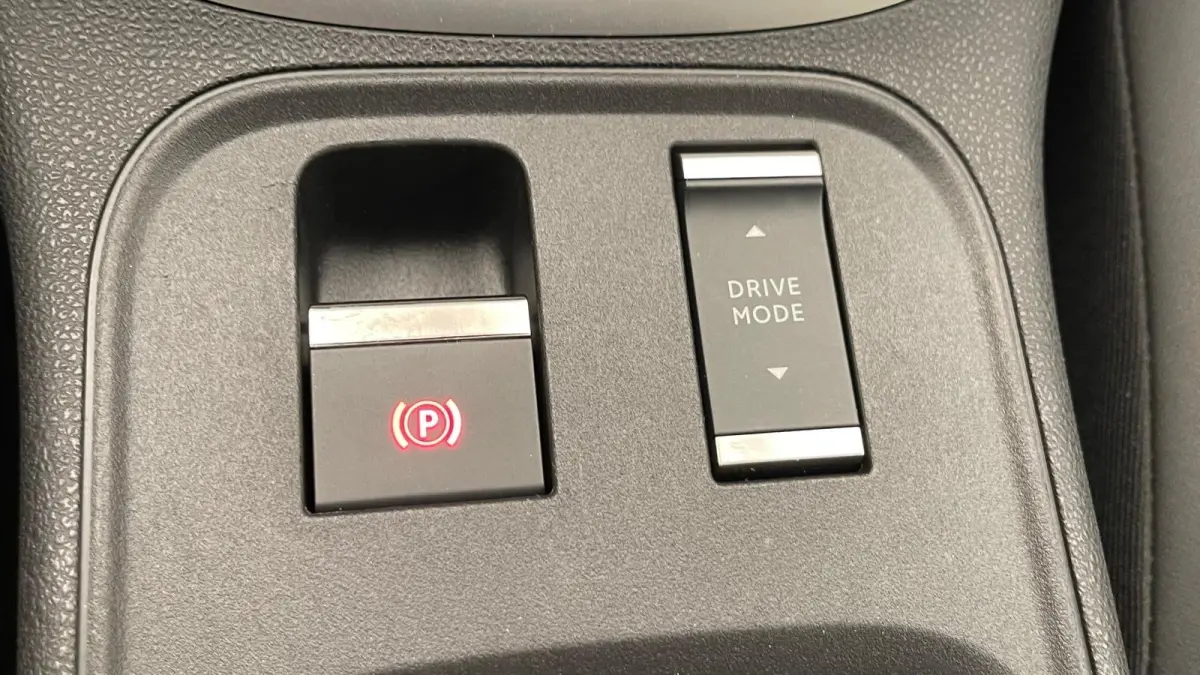Summit 54 kWh 18"Lichtmetaal | Adaptive Cruise | Climate Controle | Keyless Start | Carplay | LED | Digitaal Dashboard | Achteruitrijcamera | Airco (automatisch) | Apple Carplay/Android Auto