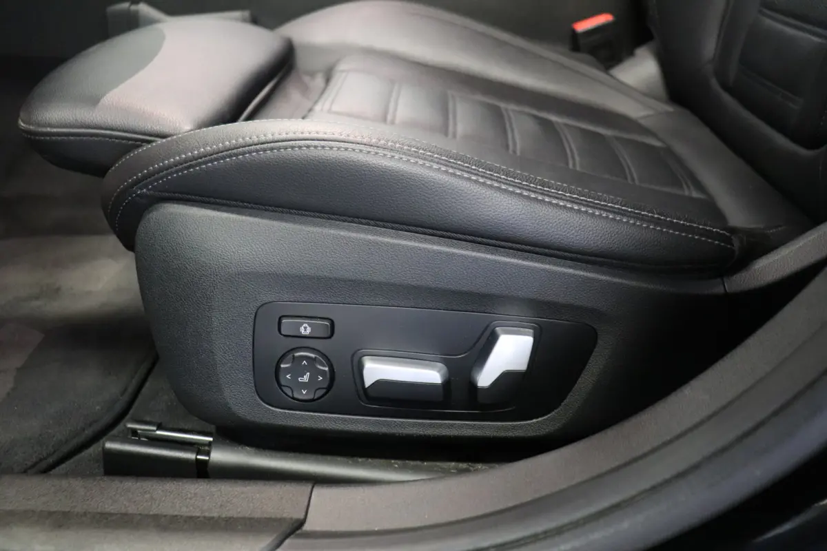 330e Business Edition Plus Dealer OH | Leder | Memory | Carplay | €21.900,- incl. BTW