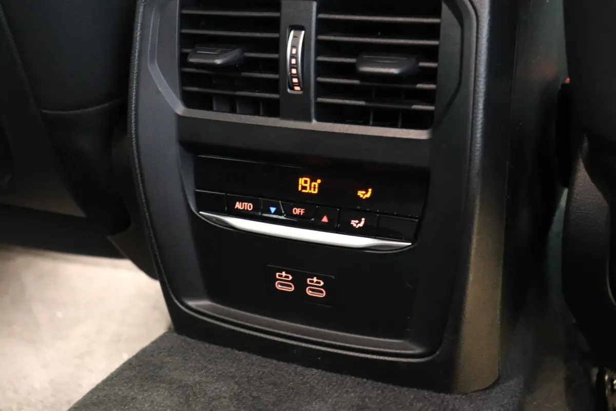 330e Business Edition Plus Dealer OH | Leder | Memory | Carplay | €21.900,- incl. BTW