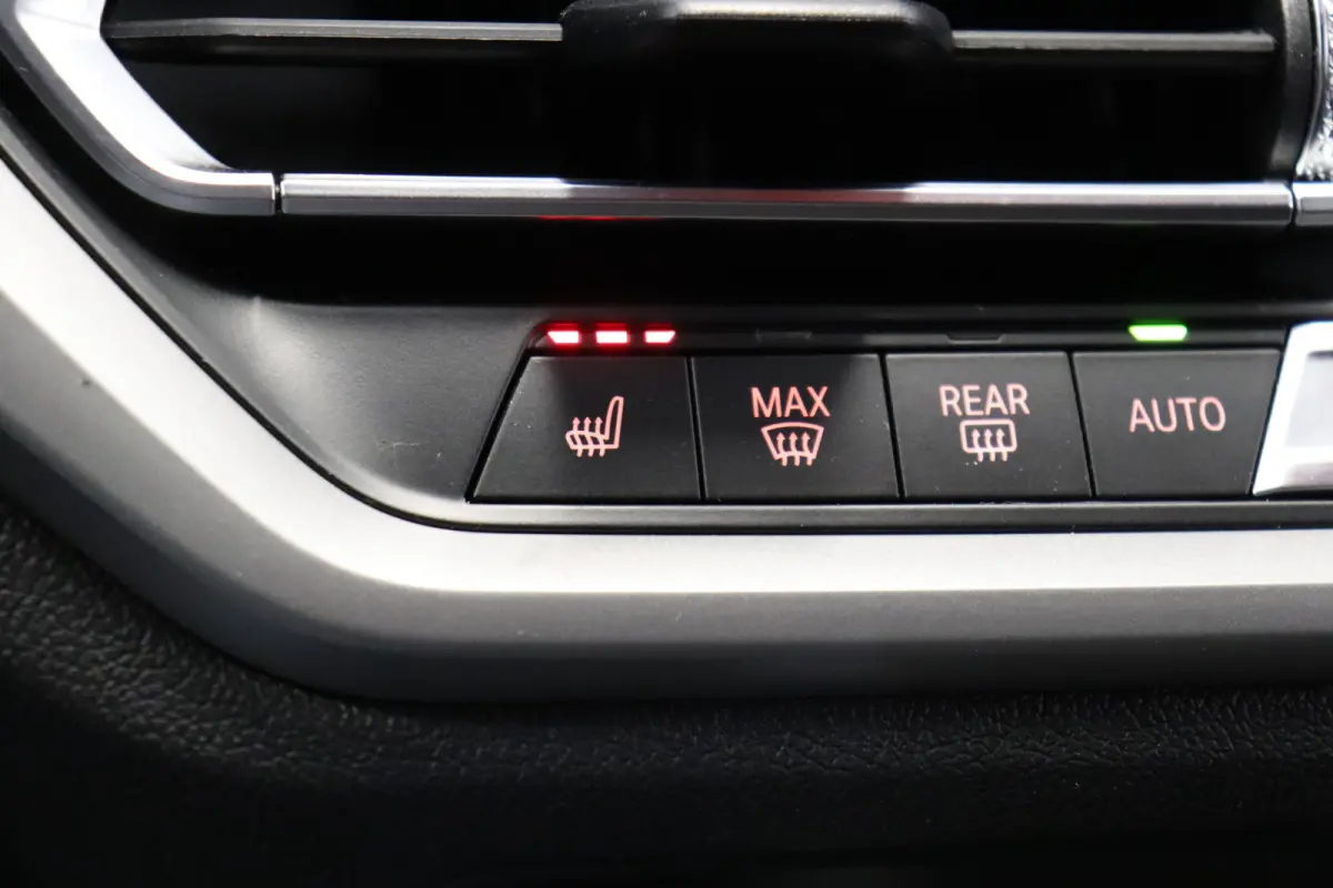330e Business Edition Plus Dealer OH | Leder | Memory | Carplay | €21.900,- incl. BTW