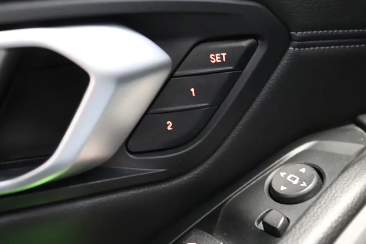 330e Business Edition Plus Dealer OH | Leder | Memory | Carplay | €21.900,- incl. BTW