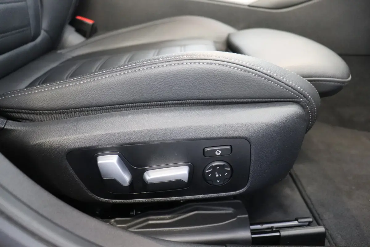 330e Business Edition Plus Dealer OH | Leder | Memory | Carplay | €21.900,- incl. BTW