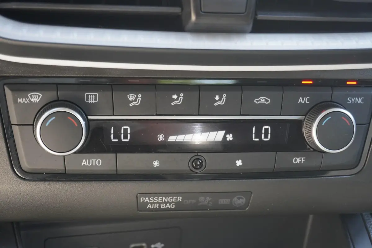 1.0 EcoTSI 95pk Style | Climatronic | FullLink | PDC Achter