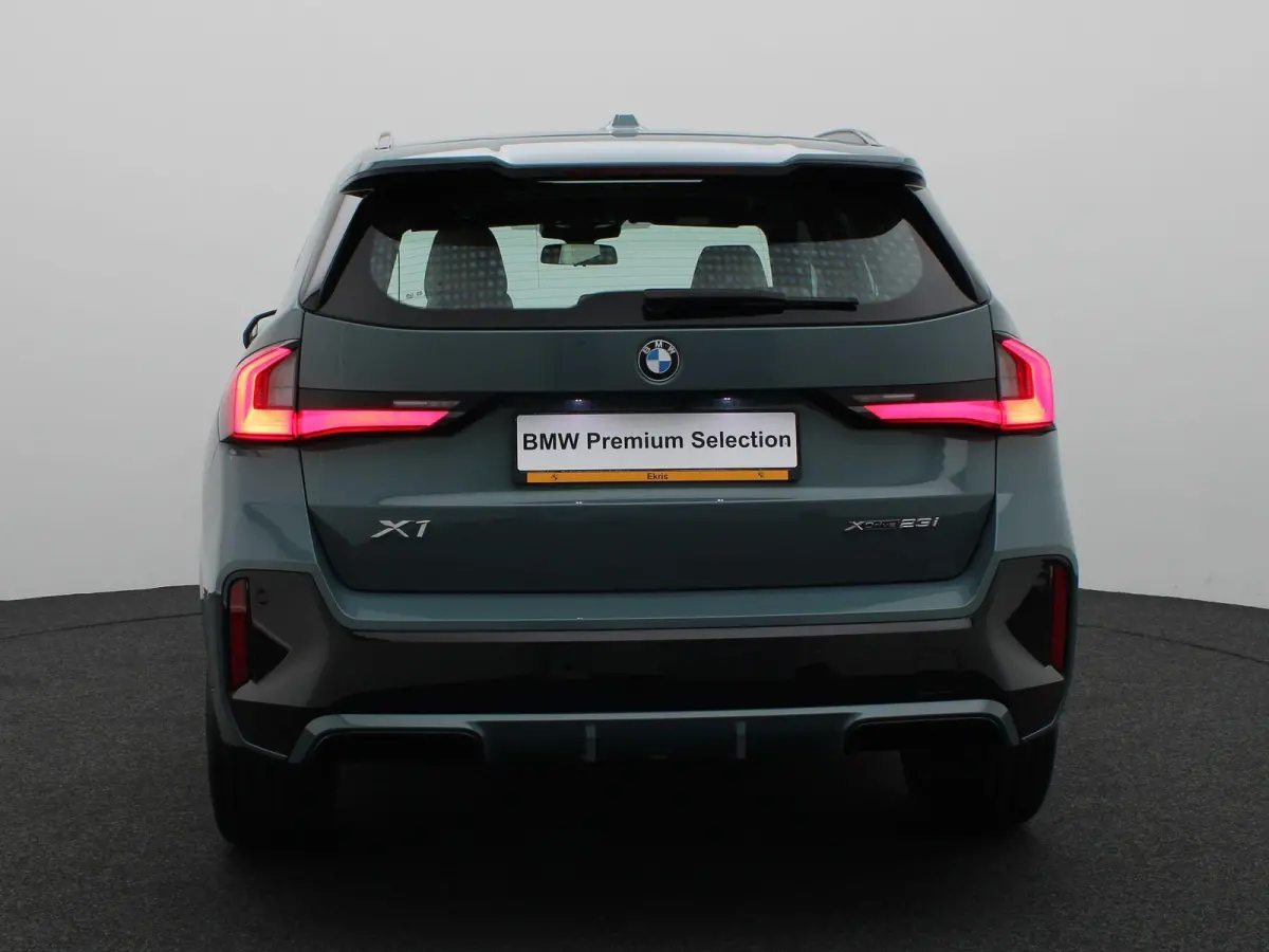 xDrive23i M Sportpakket | Innovation Pack | Comfort Pack | Trekhaak  | Elektrisch Verstelbare Sportstoelen | Driving Assistant Professional | Head-Up Display | Harman Kardon | 18''