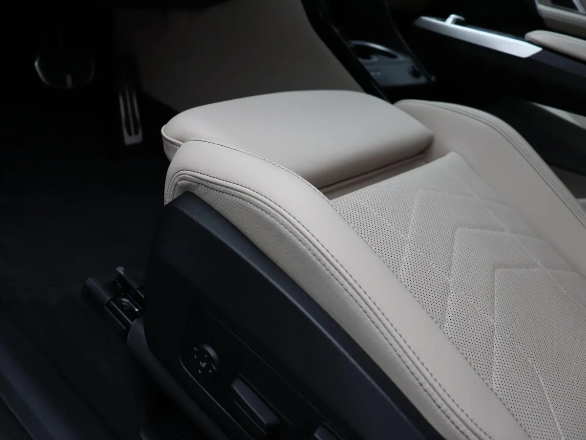 xDrive23i M Sportpakket | Innovation Pack | Comfort Pack | Trekhaak  | Elektrisch Verstelbare Sportstoelen | Driving Assistant Professional | Head-Up Display | Harman Kardon | 18''