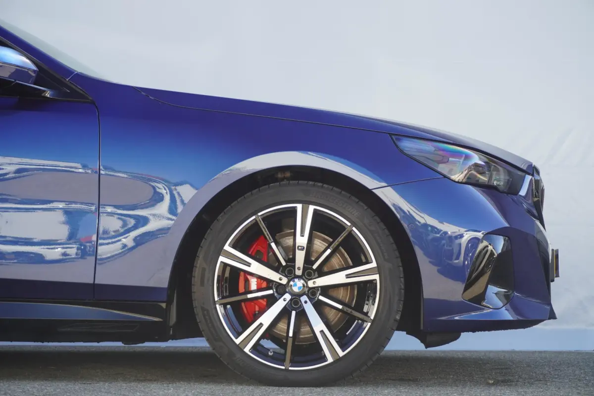 550e xDrive | SoH 100% |M Sportpakket Pro | Glazen Panoramadak | Adaptief Onderstel Professional | Harman Kardon | Head-Up Display