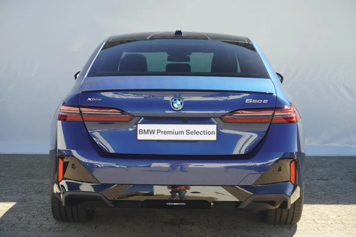 550e xDrive | SoH 100% |M Sportpakket Pro | Glazen Panoramadak | Adaptief Onderstel Professional | Harman Kardon | Head-Up Display