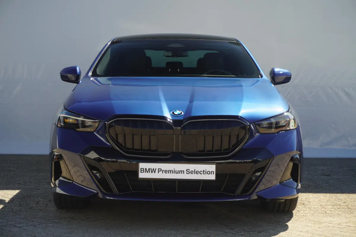 550e xDrive | SoH 100% |M Sportpakket Pro | Glazen Panoramadak | Adaptief Onderstel Professional | Harman Kardon | Head-Up Display