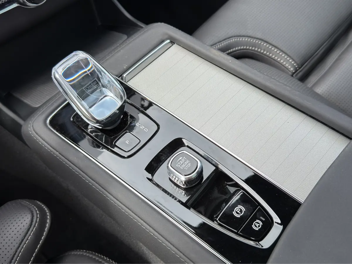 2.0 T8 Plug-in hybrid AWD Ultra Black Ed. Exec. Trekhaak | Stoel ventilatie en verwarming | Panoramadak | Luchtvering | 360 Camera |