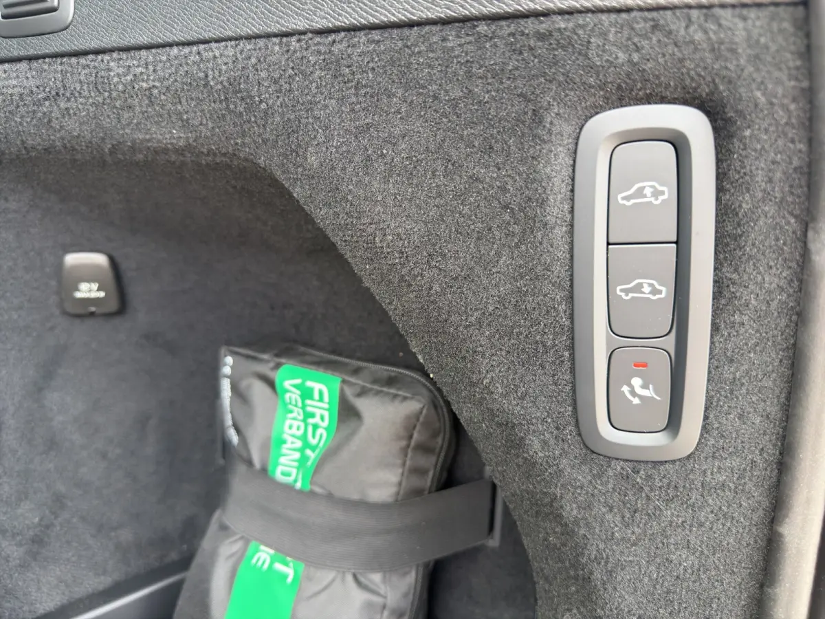 2.0 T8 Plug-in hybrid AWD Ultra Black Ed. Exec. Trekhaak | Stoel ventilatie en verwarming | Panoramadak | Luchtvering | 360 Camera |