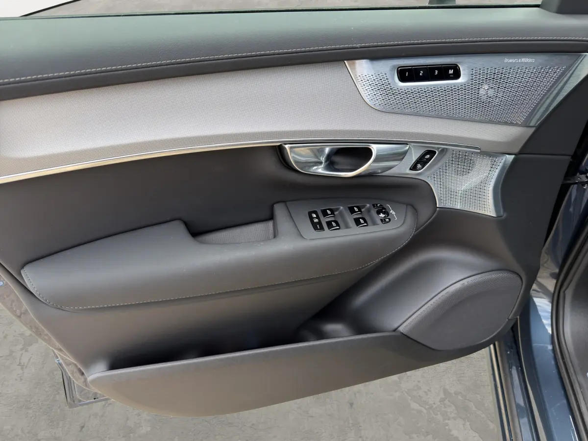2.0 T8 Plug-in hybrid AWD Ultra Black Ed. Exec. Trekhaak | Stoel ventilatie en verwarming | Panoramadak | Luchtvering | 360 Camera |