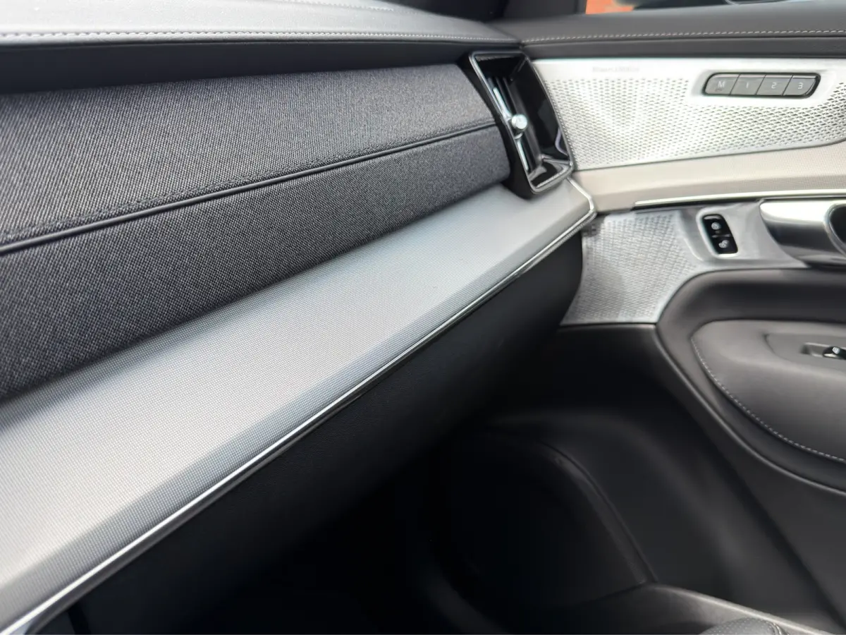 2.0 T8 Plug-in hybrid AWD Ultra Black Ed. Exec. Trekhaak | Stoel ventilatie en verwarming | Panoramadak | Luchtvering | 360 Camera |