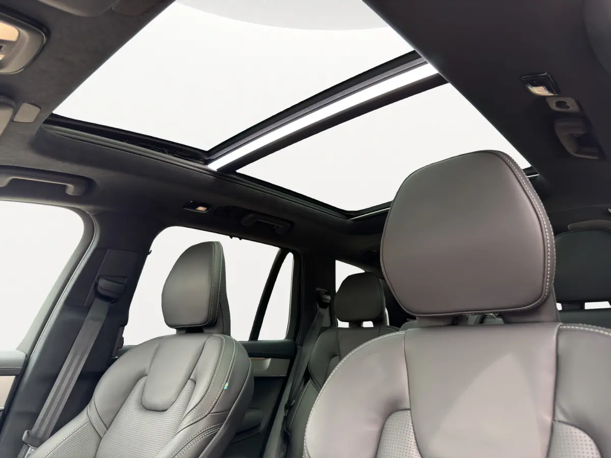 2.0 T8 Plug-in hybrid AWD Ultra Black Ed. Exec. Trekhaak | Stoel ventilatie en verwarming | Panoramadak | Luchtvering | 360 Camera |