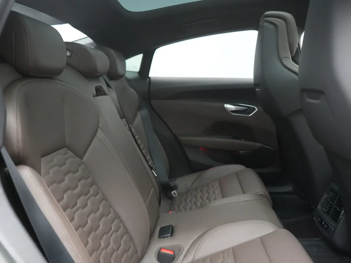 93 kWh 476pk Dealer O.H | Panodak | Head Up | Adaptive Cruise | 360 Camera | Laser LED | Bang & Olufsen | Lederen Sportstoelen Memory & Ventilatie | Keyless | Blis | Stuur & Stoelen Verwarmd