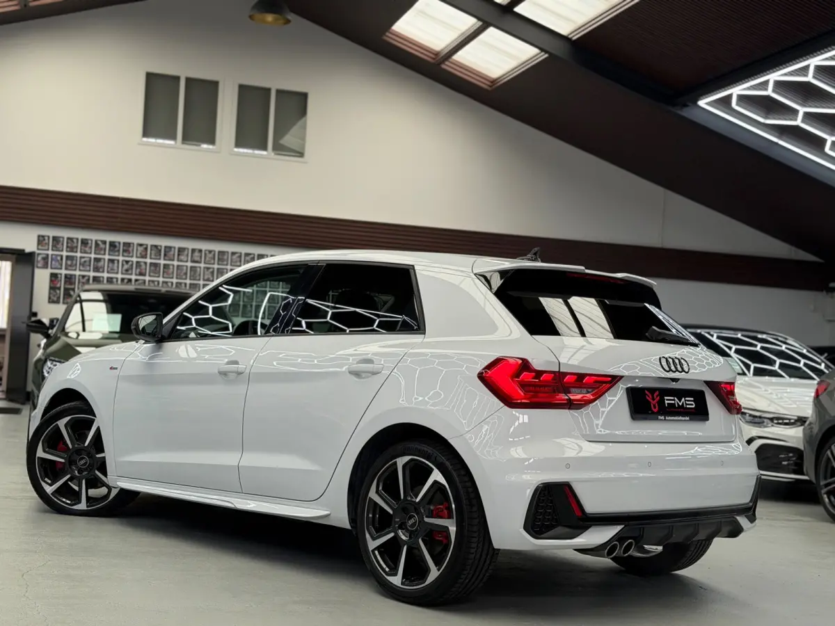 40 TFSI 3x S-Line CarPlay 207pk