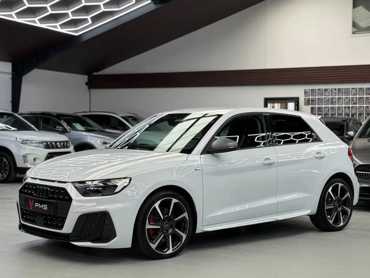 40 TFSI 3x S-Line CarPlay 207pk
