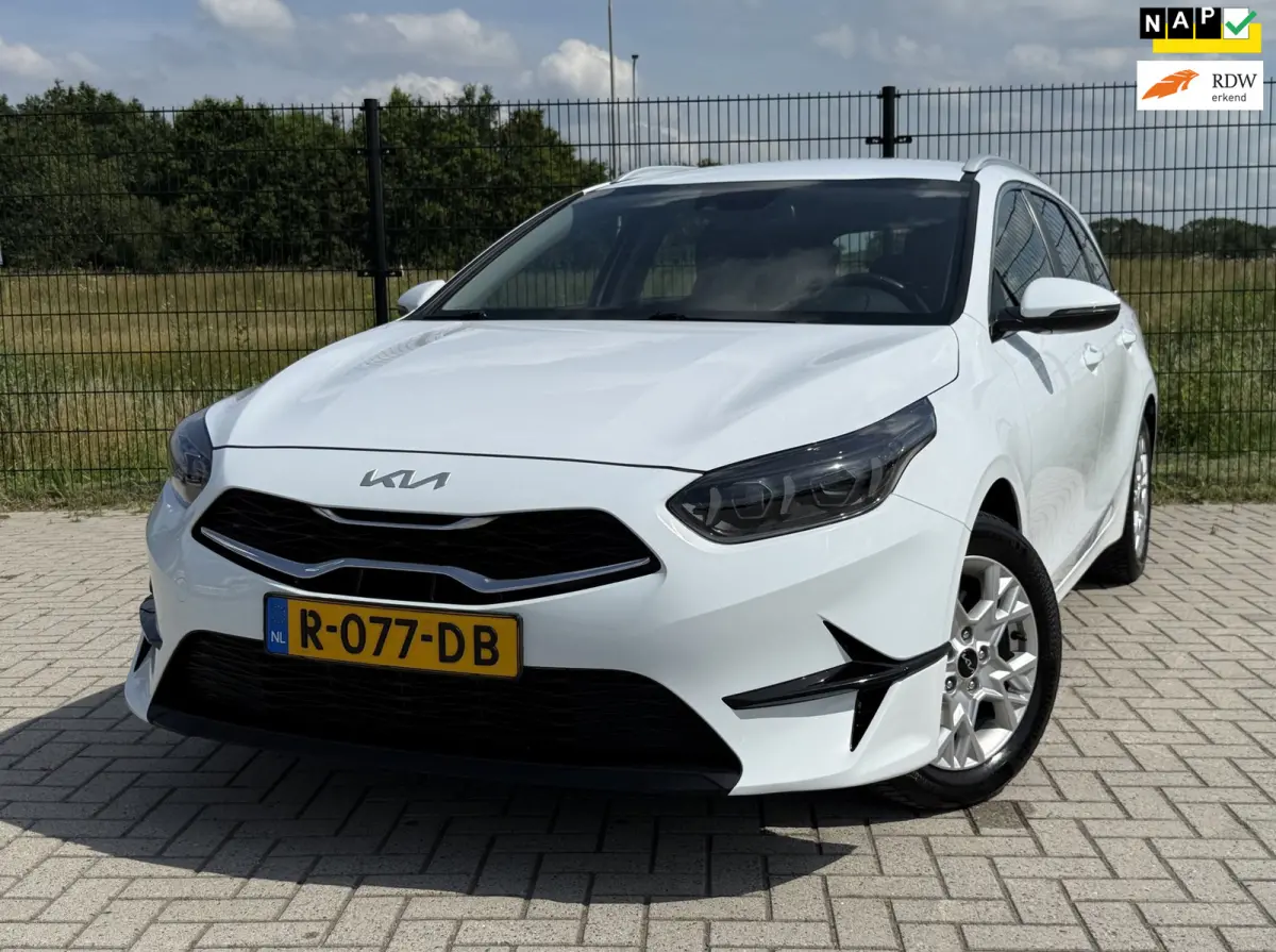 1.0 T-GDi DynamicLine | Achteruitrijcamera | PDC | Trekhaak | Carplay |
