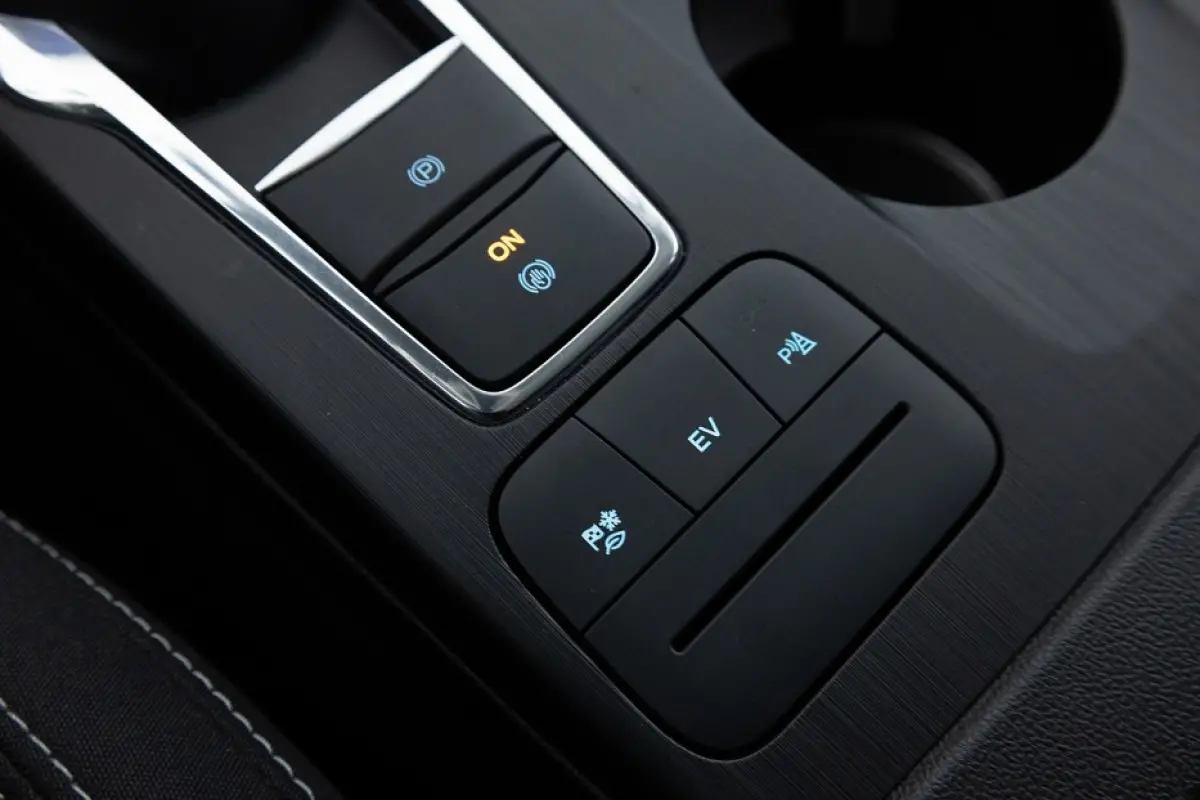 2.5 PHEV Titanium | NAVI | ECC | VELGEN