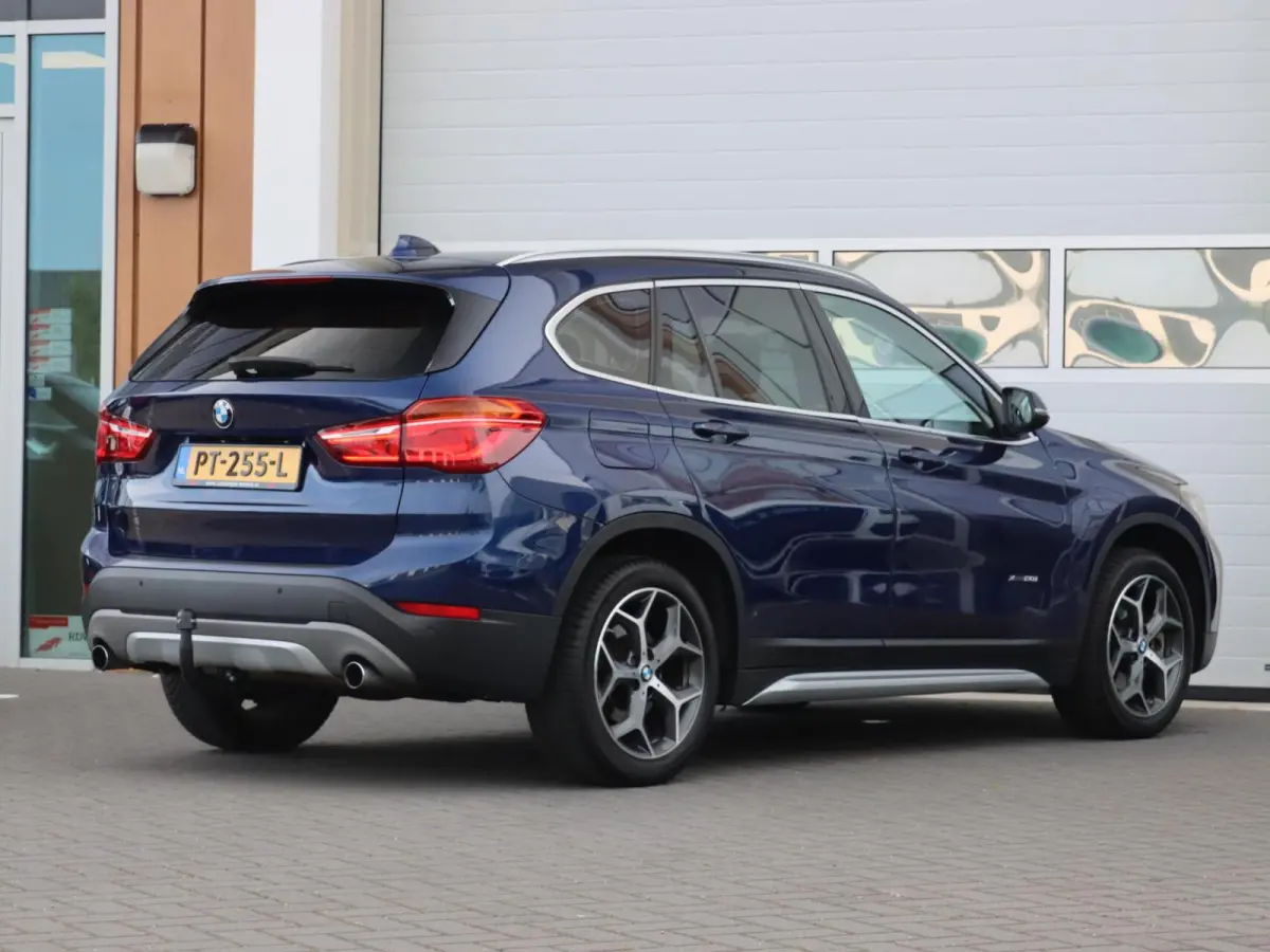 xDrive20i 192PK High Executive X-line | Apple Carplay | Trekhaak