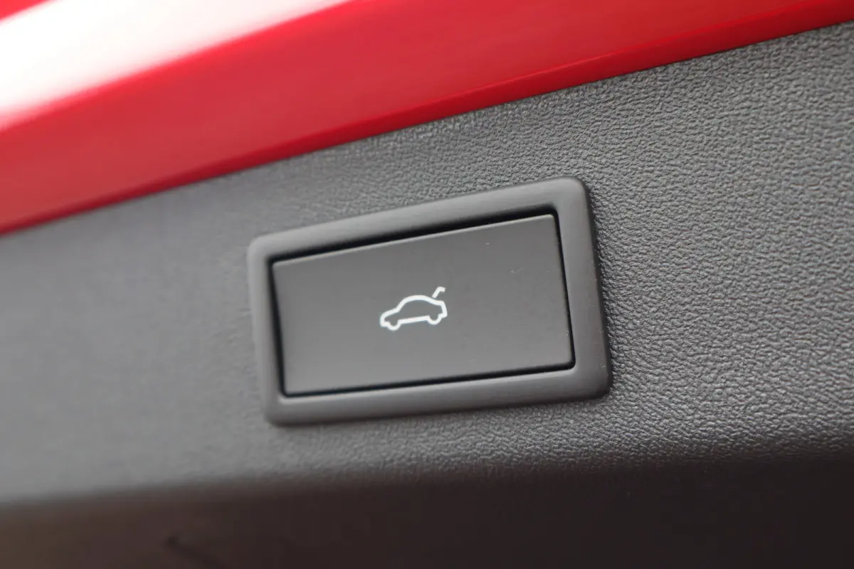 Sportline Business | Achteruitrijcamera | Crew Protect Assist | Cruise control met speedlimiter