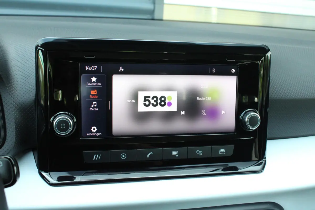1.0 EcoTSI 95pk Style | Cruise Control | Parkeersensoren Achter | Airco Automatische | DAB | Apple CarPlay/ Android Auto