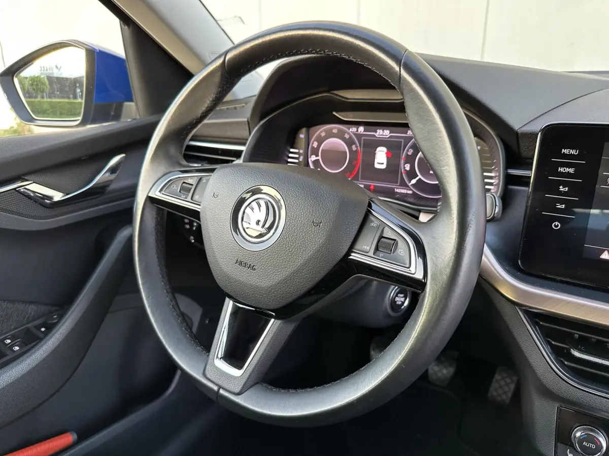 1.0 TSI Business Edition 4 nieuwe banden!