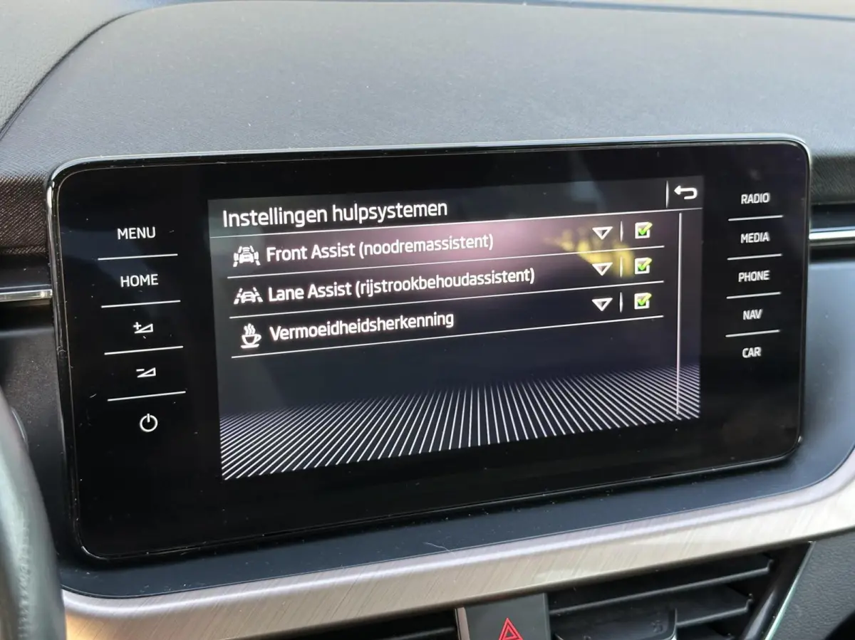 1.0 TSI Business Edition 4 nieuwe banden!