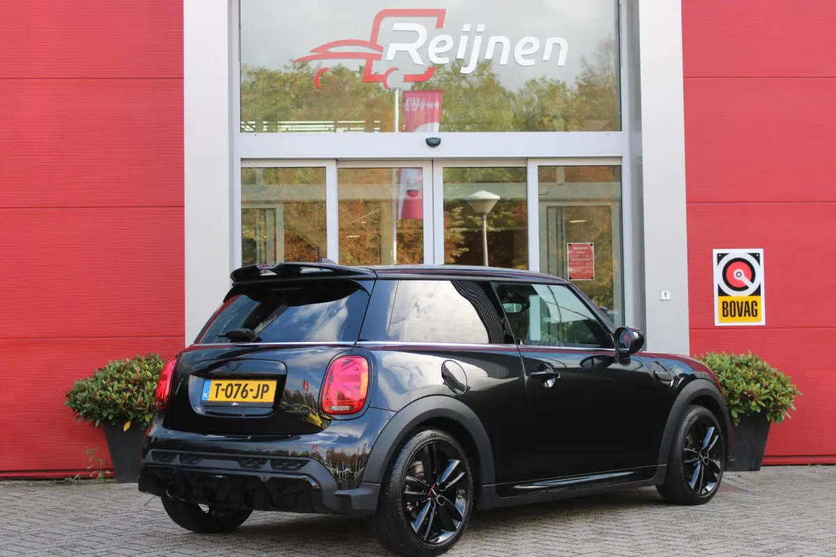 COOPER 1.5 136PK JOHN COOPER WORKS RESOLUTE ED. | AUTOMAAT | NAVIGATIE 8,8'' | DRAADLOOS APPLE CARPLAY | SFEERVERLICHTING | 17'' JCW VIJF DUBBELSPAAKS VELGEN IN GLOSS BLACK | JCW VOOR EN ACH