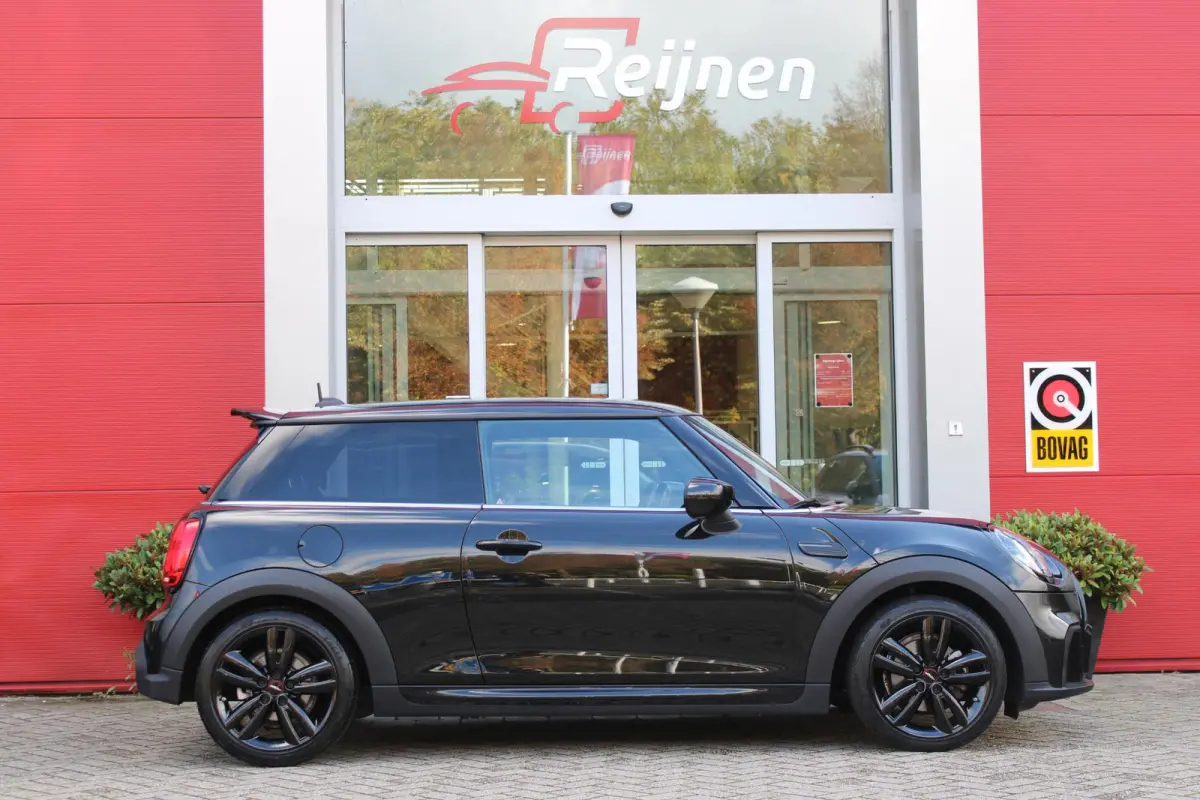 COOPER 1.5 136PK JOHN COOPER WORKS RESOLUTE ED. | AUTOMAAT | NAVIGATIE 8,8'' | DRAADLOOS APPLE CARPLAY | SFEERVERLICHTING | 17'' JCW VIJF DUBBELSPAAKS VELGEN IN GLOSS BLACK | JCW VOOR EN ACH
