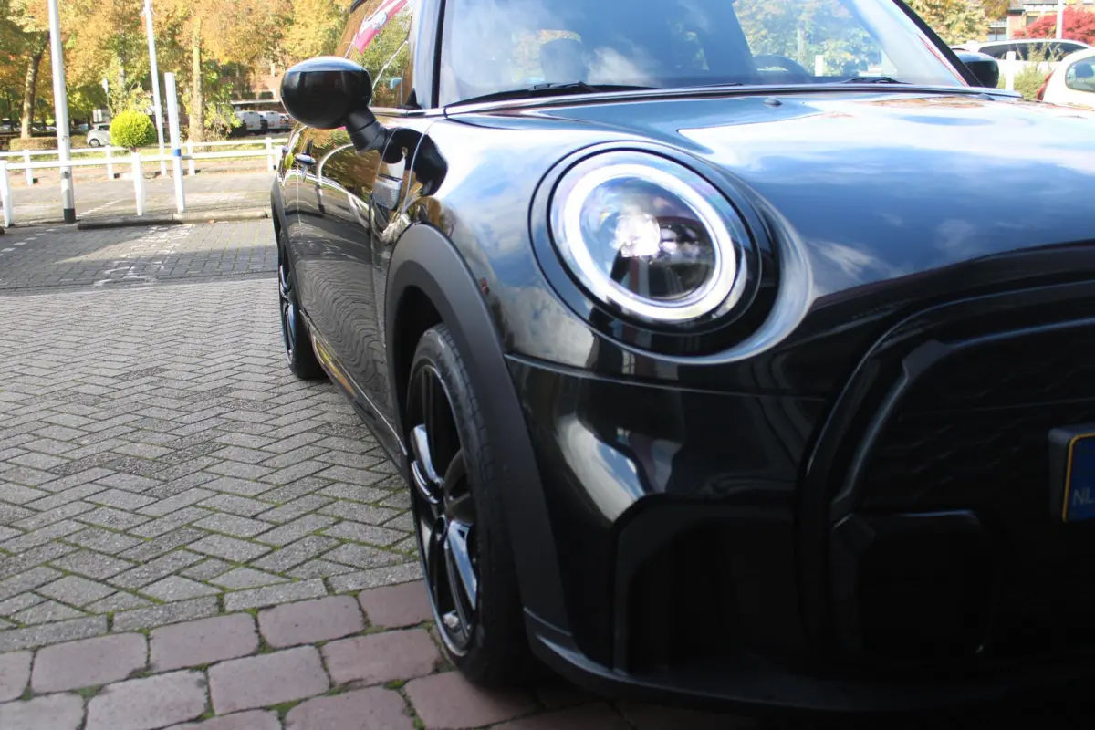 COOPER 1.5 136PK JOHN COOPER WORKS RESOLUTE ED. | AUTOMAAT | NAVIGATIE 8,8'' | DRAADLOOS APPLE CARPLAY | SFEERVERLICHTING | 17'' JCW VIJF DUBBELSPAAKS VELGEN IN GLOSS BLACK | JCW VOOR EN ACH