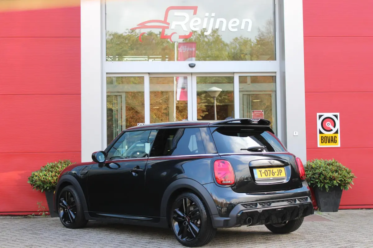COOPER 1.5 136PK JOHN COOPER WORKS RESOLUTE ED. | AUTOMAAT | NAVIGATIE 8,8'' | DRAADLOOS APPLE CARPLAY | SFEERVERLICHTING | 17'' JCW VIJF DUBBELSPAAKS VELGEN IN GLOSS BLACK | JCW VOOR EN ACH
