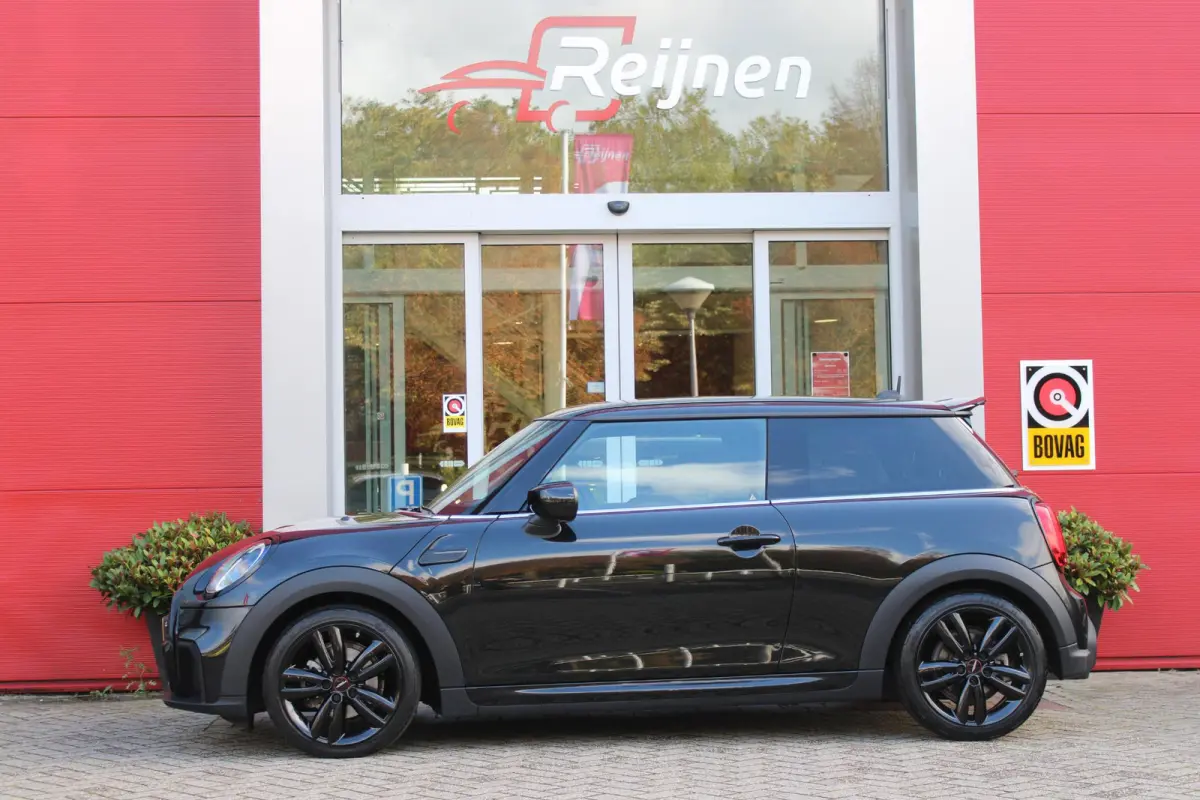 COOPER 1.5 136PK JOHN COOPER WORKS RESOLUTE ED. | AUTOMAAT | NAVIGATIE 8,8'' | DRAADLOOS APPLE CARPLAY | SFEERVERLICHTING | 17'' JCW VIJF DUBBELSPAAKS VELGEN IN GLOSS BLACK | JCW VOOR EN ACH