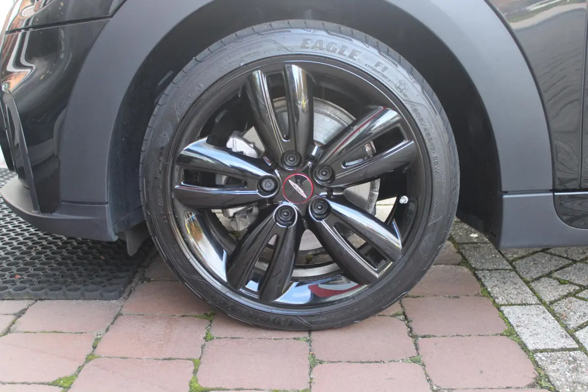 COOPER 1.5 136PK JOHN COOPER WORKS RESOLUTE ED. | AUTOMAAT | NAVIGATIE 8,8'' | DRAADLOOS APPLE CARPLAY | SFEERVERLICHTING | 17'' JCW VIJF DUBBELSPAAKS VELGEN IN GLOSS BLACK | JCW VOOR EN ACH