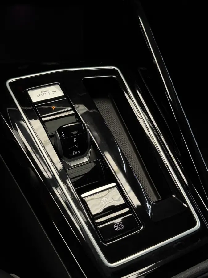 1.5 eTSI 3x R-Line CarPlay Panorama Camera