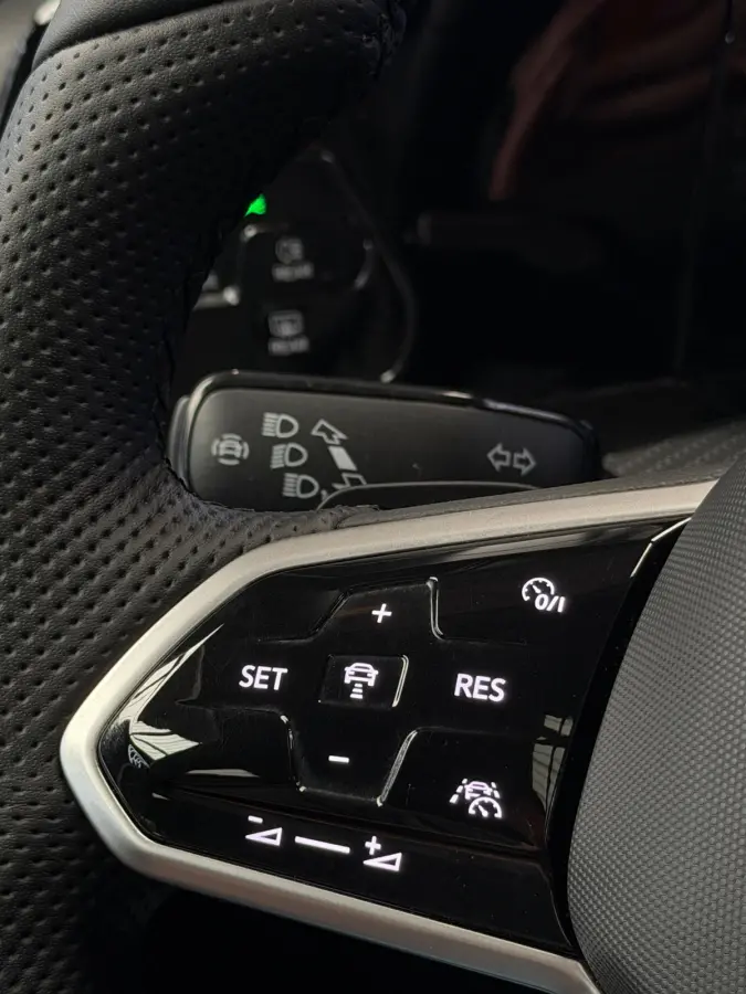 1.5 eTSI 3x R-Line CarPlay Panorama Camera