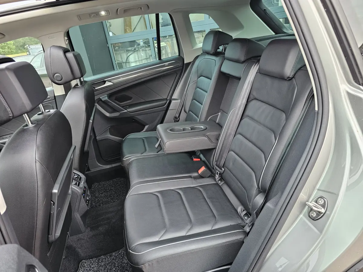 1.4 TSI 4MOTION Highline | Pano | Trekhaak | LED | Stoelverwarming | Leder | Elek. stoelen | Virtual | Keyless |