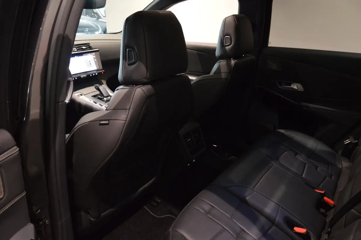 1.6 PHEV 300 4x4 Etoile 300 PK! - ALL WHEEL DRIVE - STOELVERWARMING
