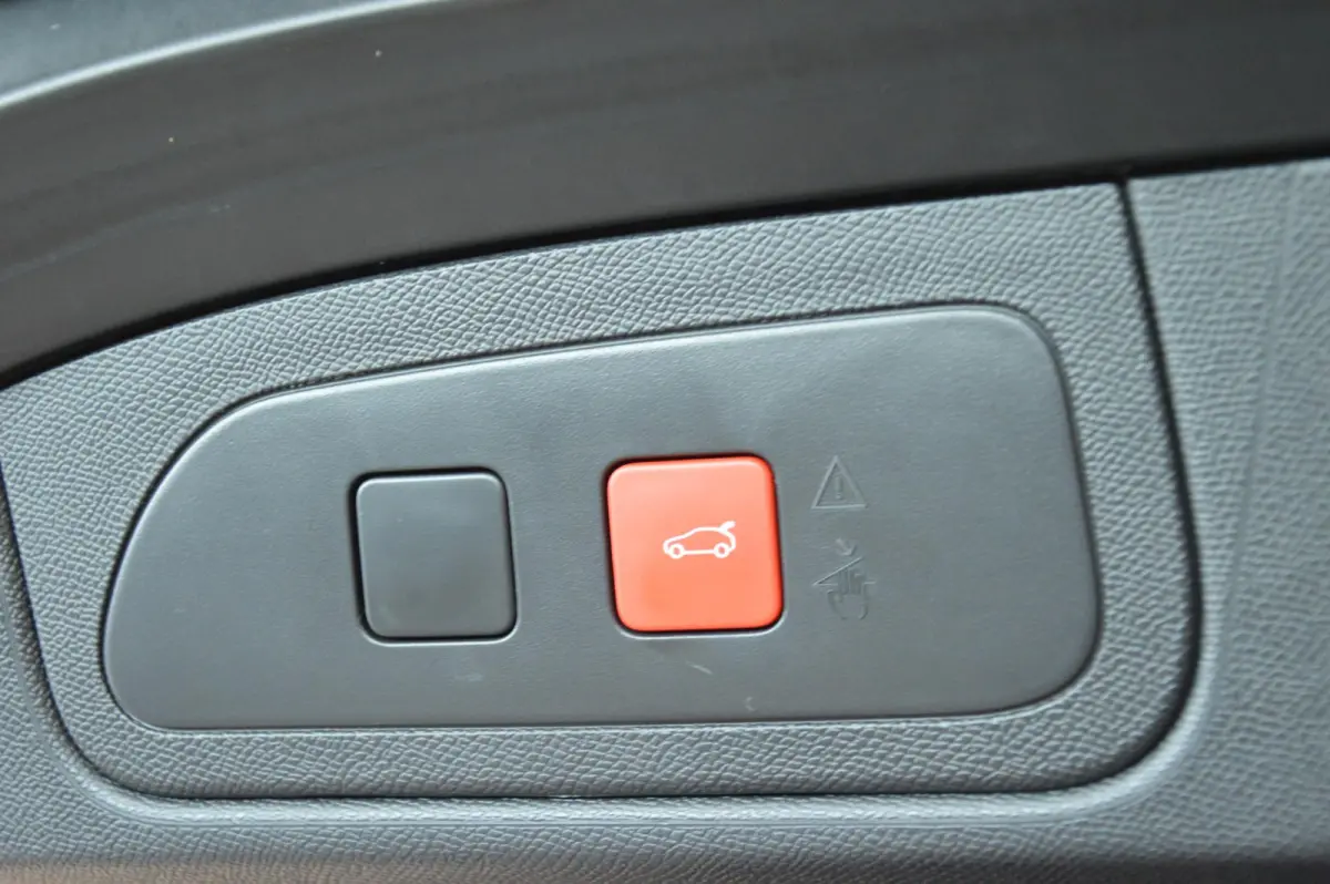 1.6 PHEV 300 4x4 Etoile 300 PK! - ALL WHEEL DRIVE - STOELVERWARMING