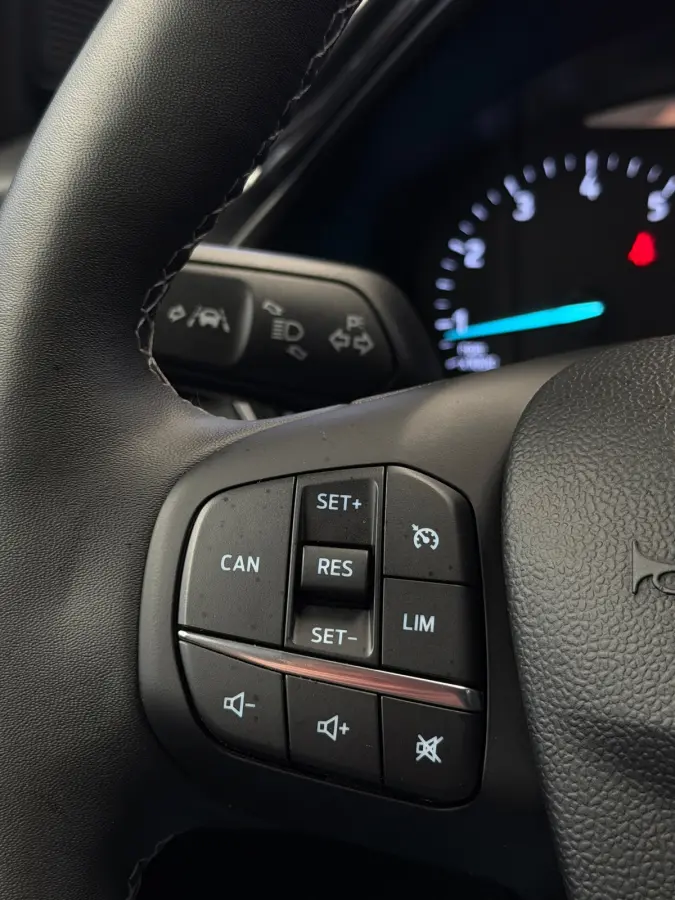 1.0 EcoBoost Titanium CarPlay Massage
