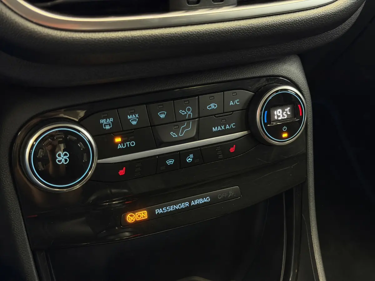 1.0 EcoBoost Titanium CarPlay Massage