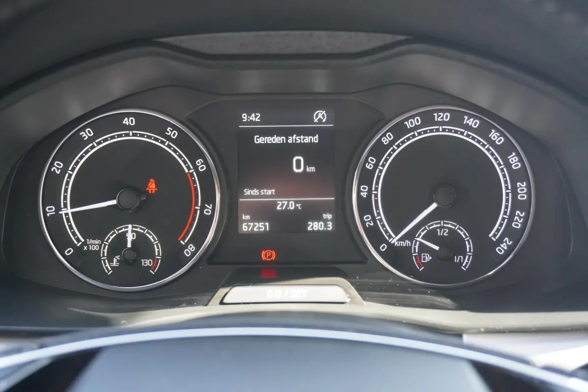1.0 TSI 110pk Sport Business | Trekhaak | Apple CarPlay/Android Auto | Automatische Airco | PDC Achter