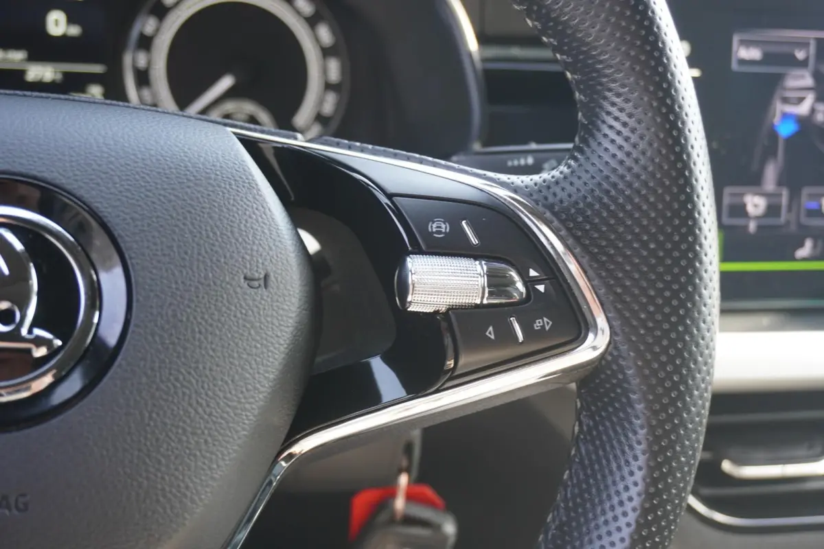 1.0 TSI 110pk Sport Business | Trekhaak | Apple CarPlay/Android Auto | Automatische Airco | PDC Achter