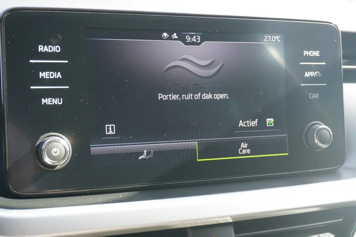 1.0 TSI 110pk Sport Business | Trekhaak | Apple CarPlay/Android Auto | Automatische Airco | PDC Achter